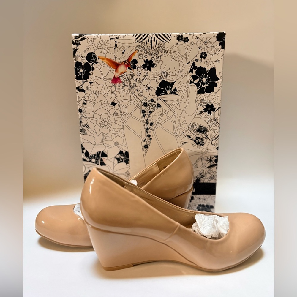 CL by Chinese Laundry | NIB "Nima" Neutral Wedge Pumps - Women's 6, Tan/Nude